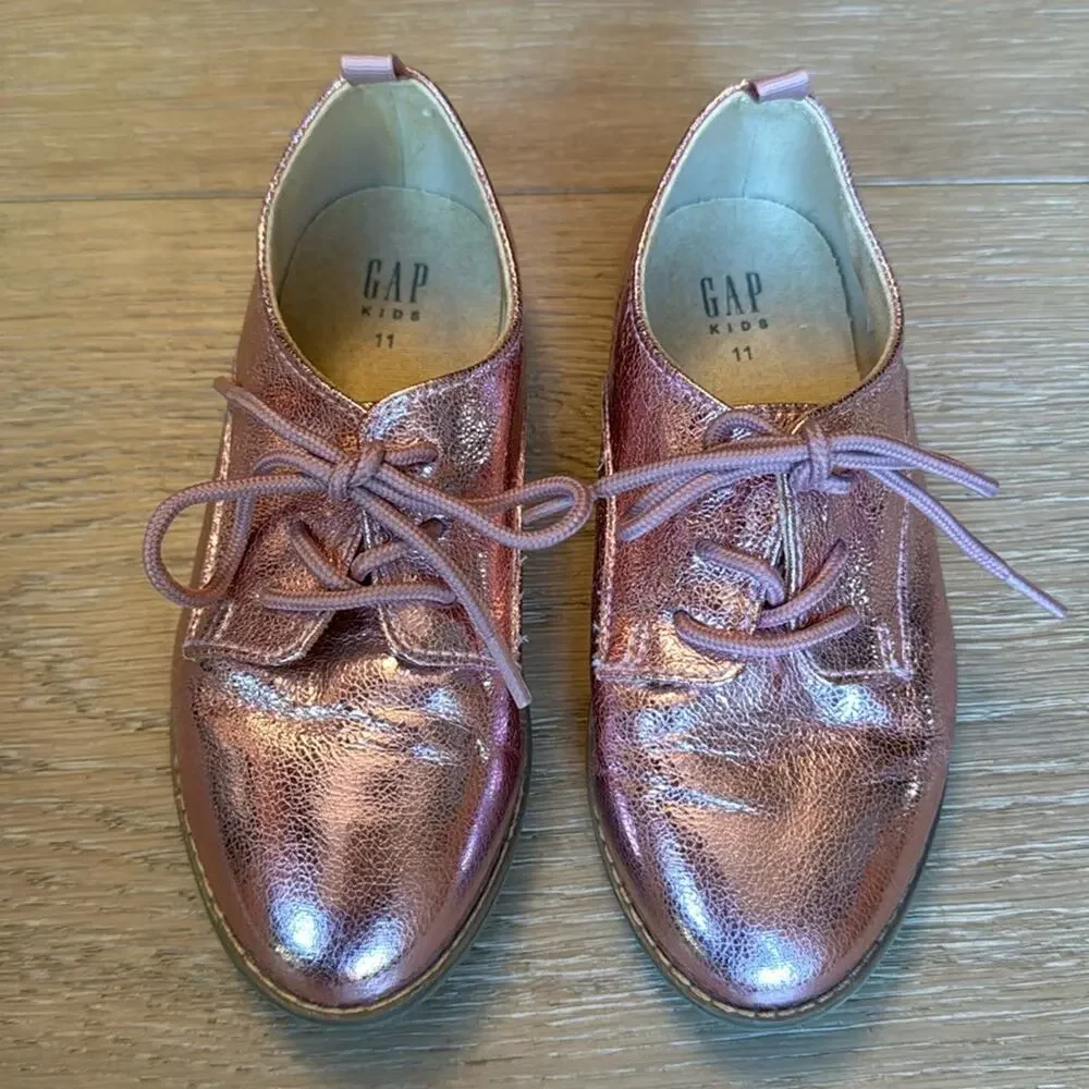 Gap Kids Metallic Lace Up Shoes in Metallic Pink